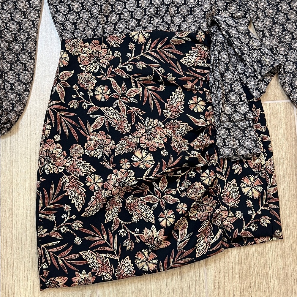 MISA Amber Paisley Print Long Sleeve Mini Dress - Picture 6 of 9